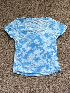 GAP Blue Tie Dye Easy T V-Neck Short Sleeve Size Medium